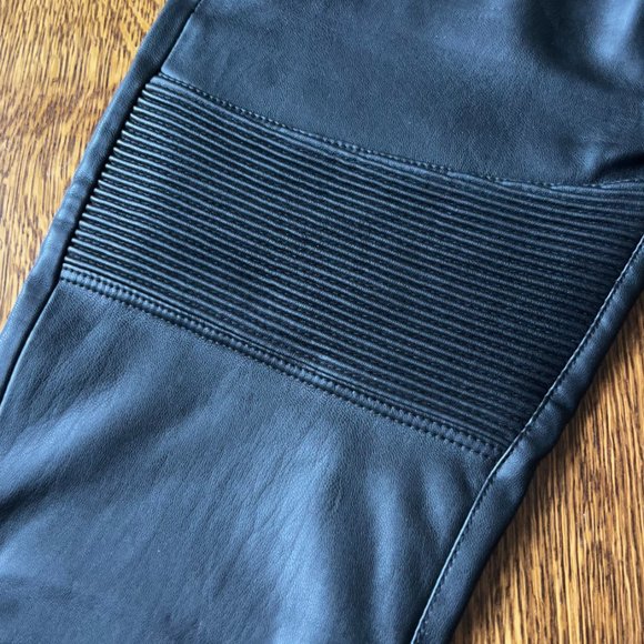 ZARA LEATHER PANTS - IT GIRL FAUX LEATHER PANTS WITH RIBBING AND ZIPPER Size M - Picture 7 of 14